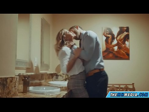 ❤️ Том биетэй шаргал үст таныг нийтийн бие засах газар уруу татах үед Гэрийн порно mn.passenger33.ru